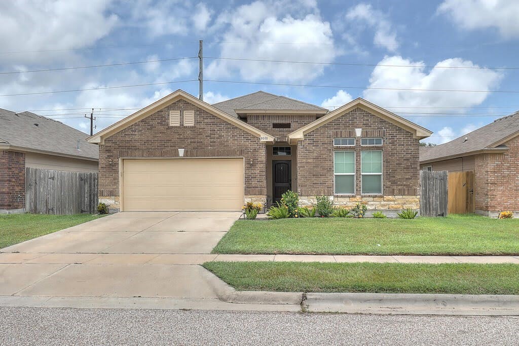 8010 Barlovento Street Corpus Christi TX 78414