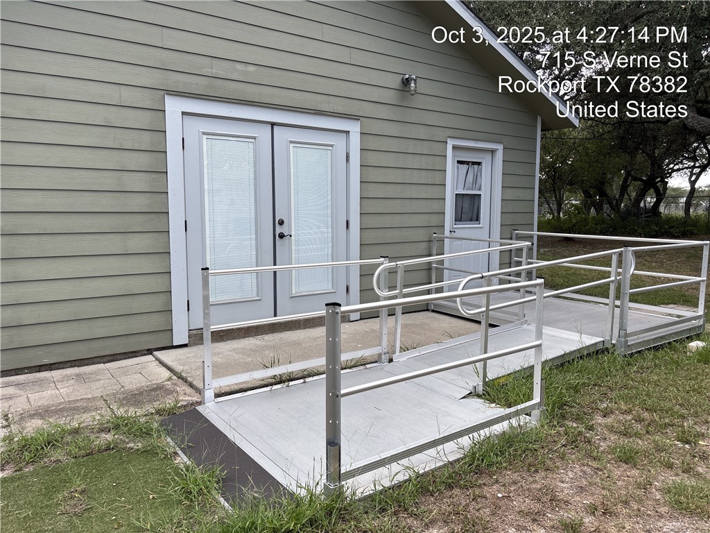 715 S Verne Street Rockport TX 78382