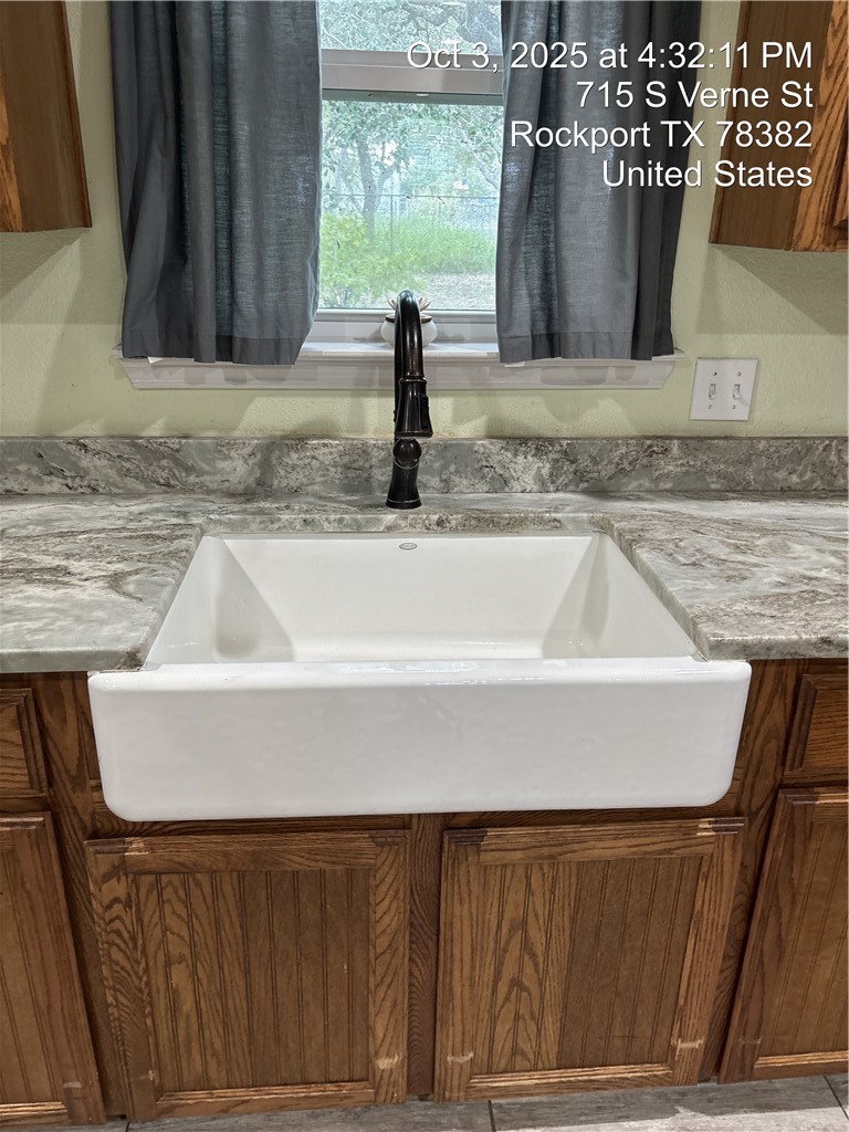 715 S Verne Street Rockport TX 78382