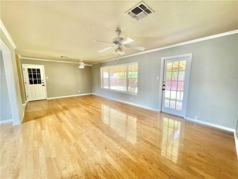 104 W Janin Circle Portland TX 78374