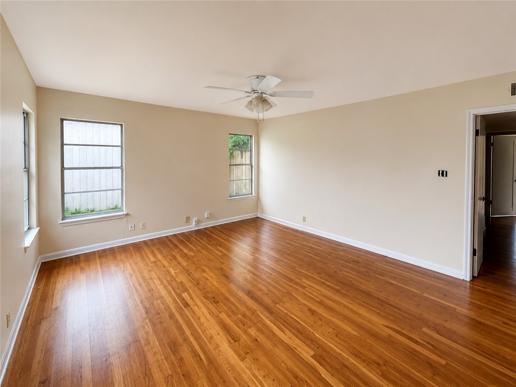 1013 Dolphin Place Corpus Christi TX 78411