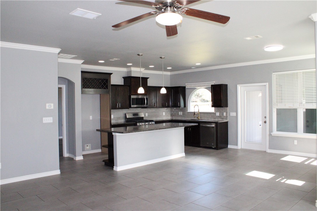 2942 Cantabria Street Corpus Christi TX 78415