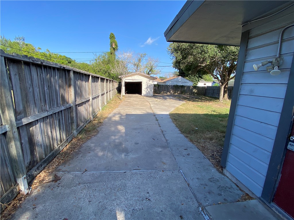 737 Westchester Drive Corpus Christi TX 78408
