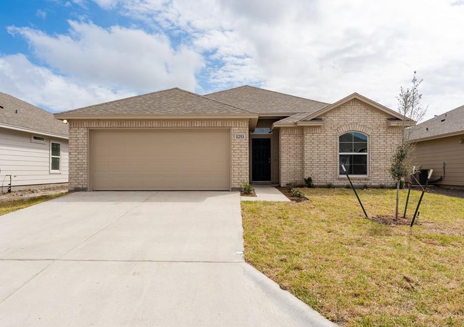 1253 Thames Chase Drive Corpus Christi TX 78415