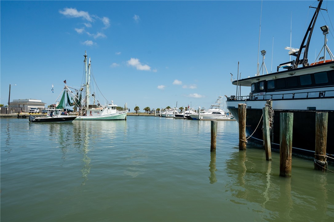 318 W Cotter Avenue 2 Port Aransas TX 78373