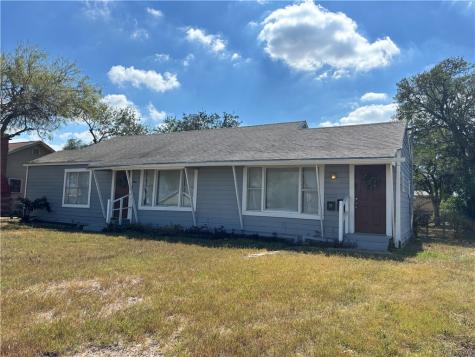 629 W Nettie Avenue Kingsville TX 78363