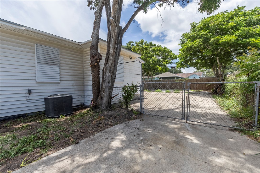 1545 Wynwood Street Corpus Christi TX 78415