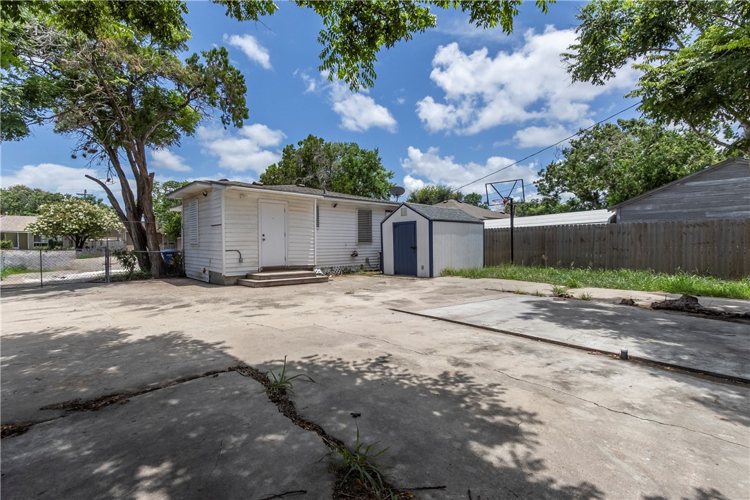 1545 Wynwood Street Corpus Christi TX 78415