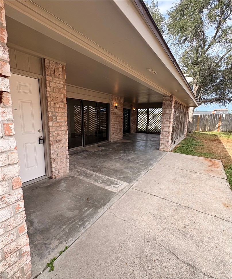 5530 Crossgate Dr N Corpus Christi TX 78413