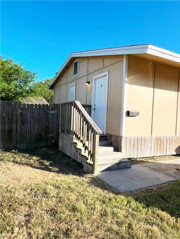 1802 16th Street B Corpus Christi TX 78404