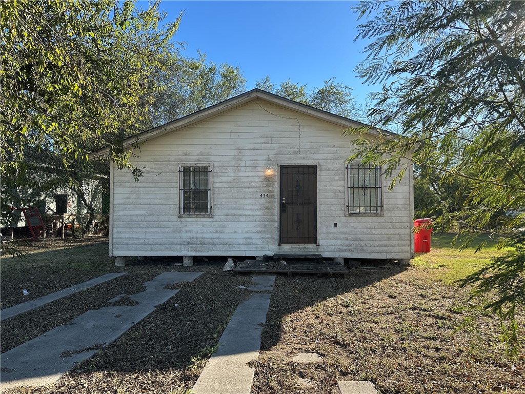 434 W Avenue F Robstown TX 78380