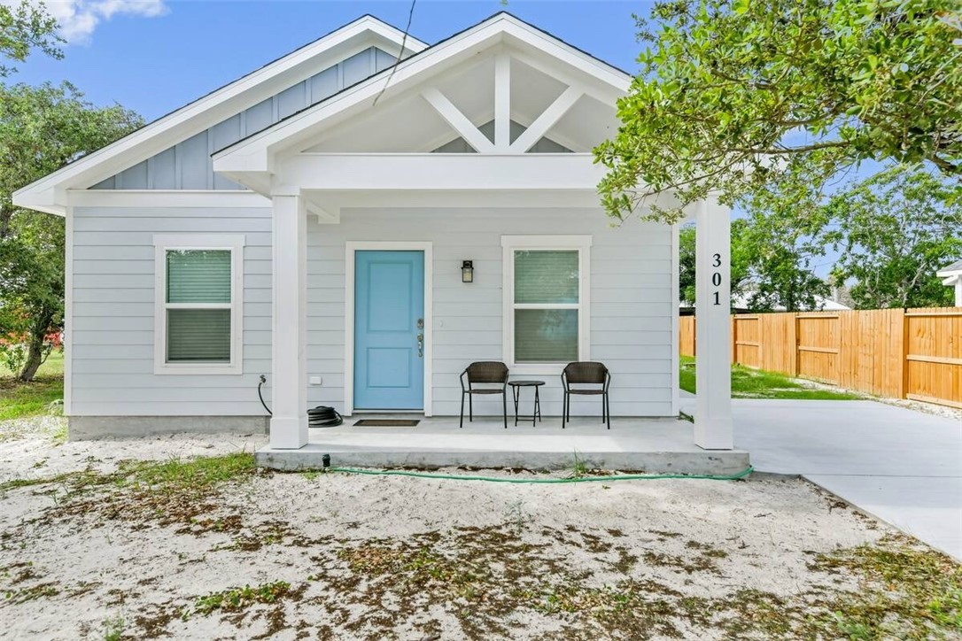 301 Rustic Oak Rockport TX 78382