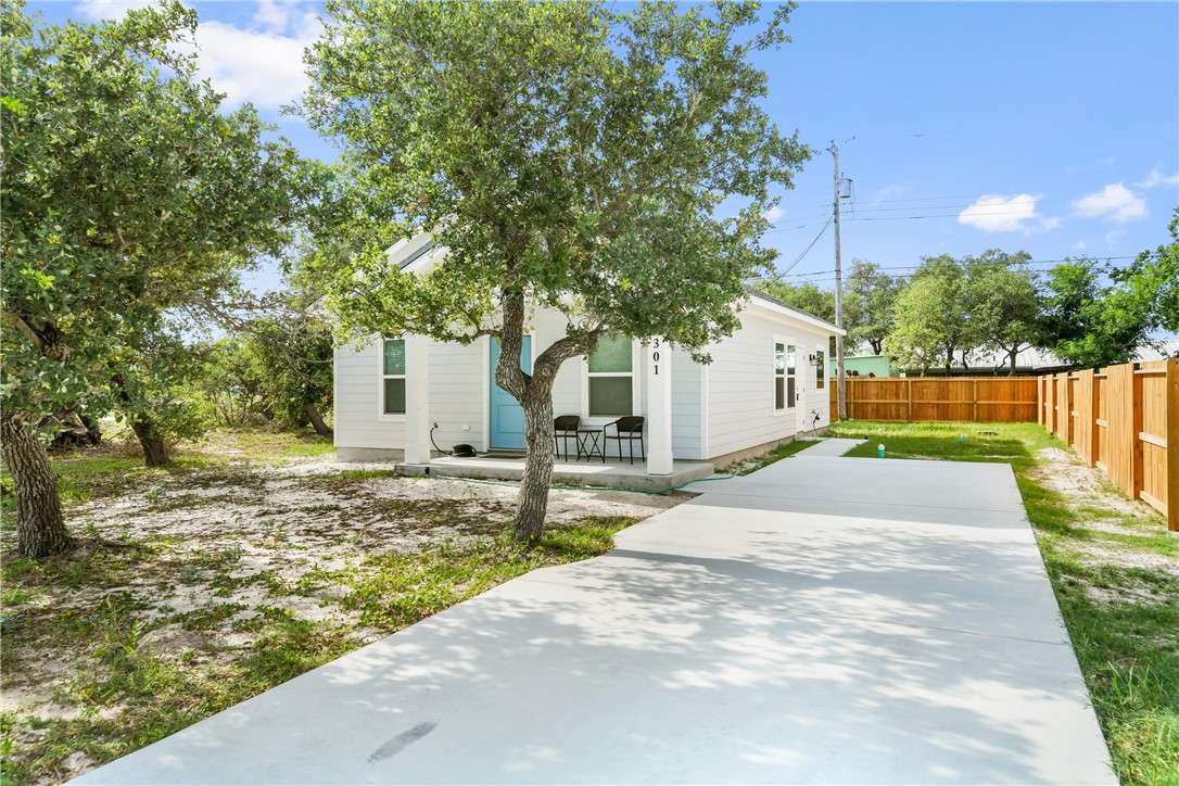301 Rustic Oak Rockport TX 78382