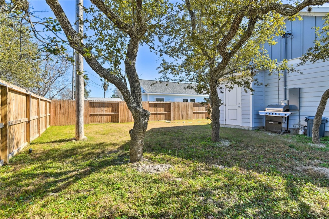 301 Rustic Oak Rockport TX 78382