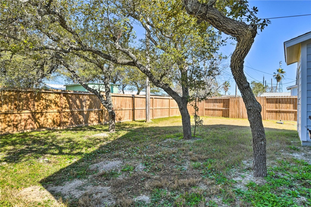 301 Rustic Oak Rockport TX 78382