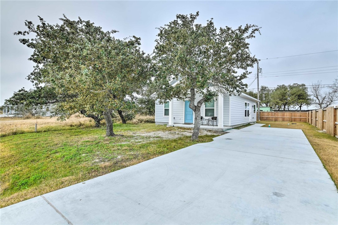 301 Rustic Oak Rockport TX 78382