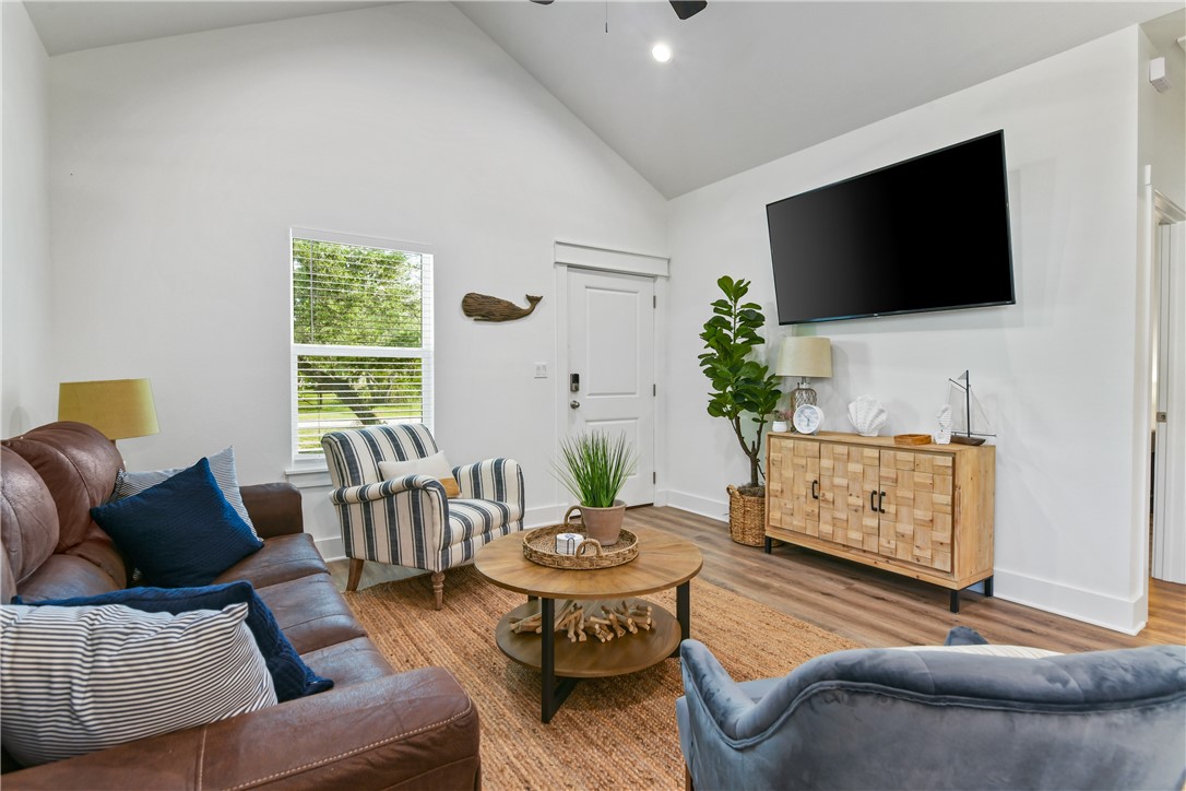 301 Rustic Oak Rockport TX 78382