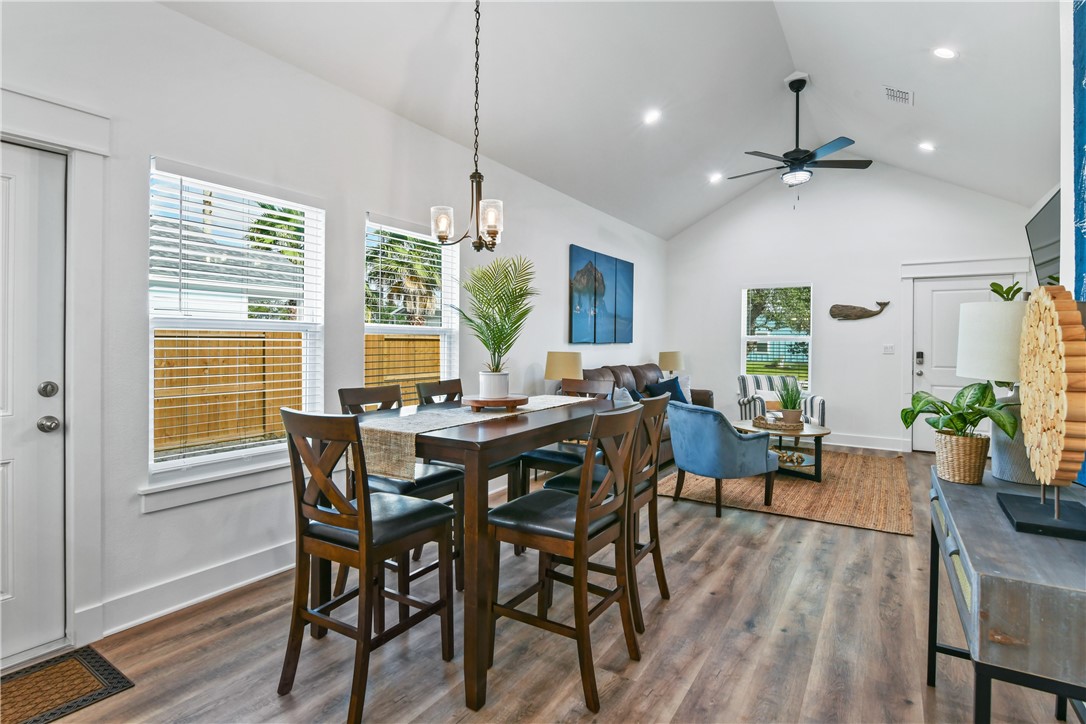 301 Rustic Oak Rockport TX 78382