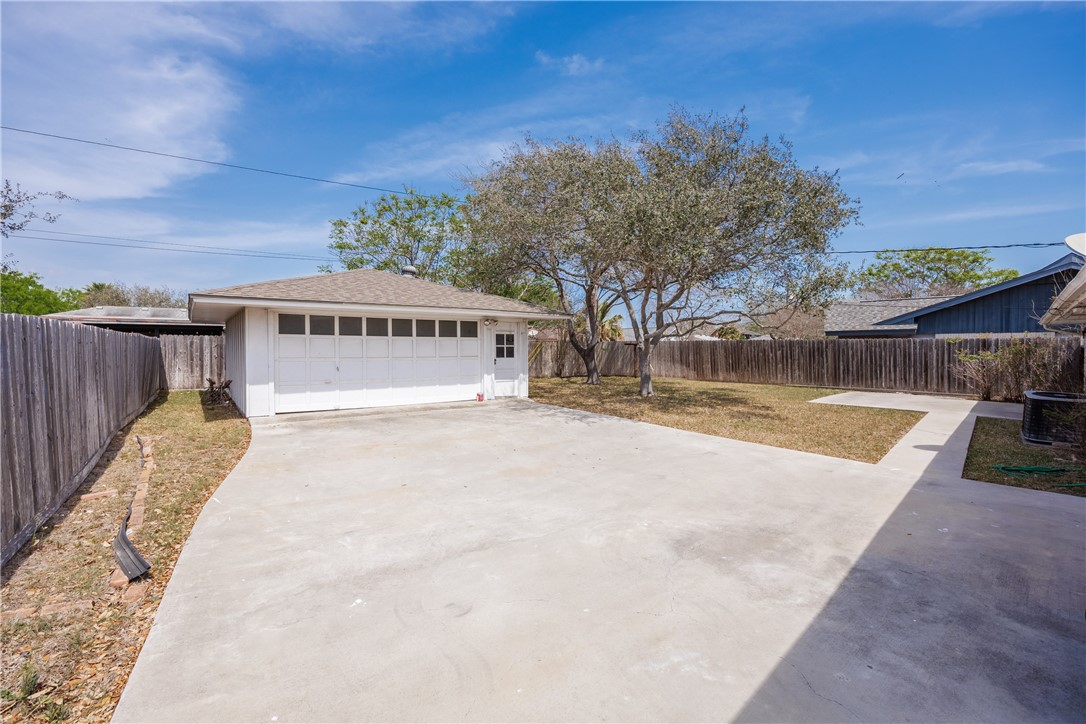 1137 Bradshaw Drive Corpus Christi TX 78412