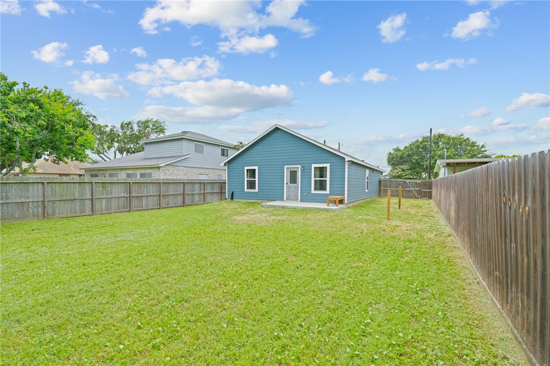 1941 Crestmont Street Corpus Christi TX 78418