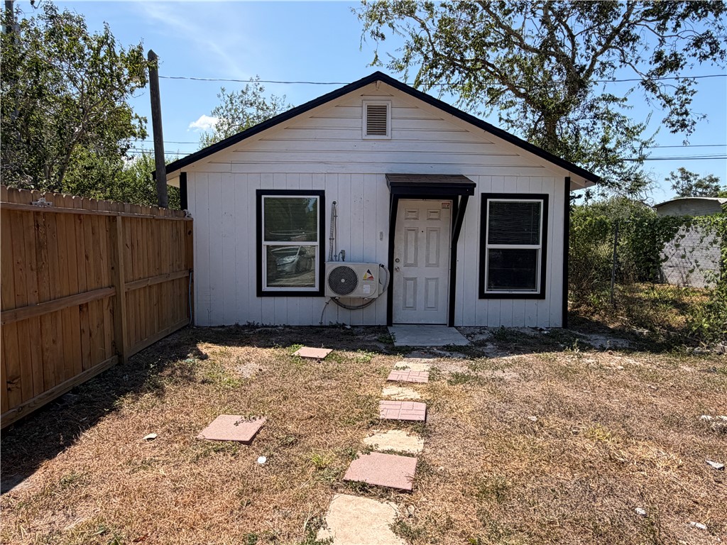 2725 Deer St B Corpus Christi TX 78410