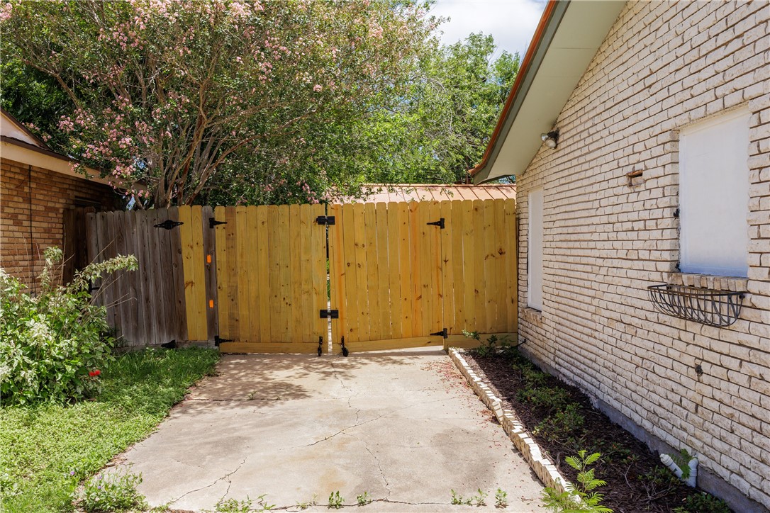 830 Crestview Drive Corpus Christi TX 78412