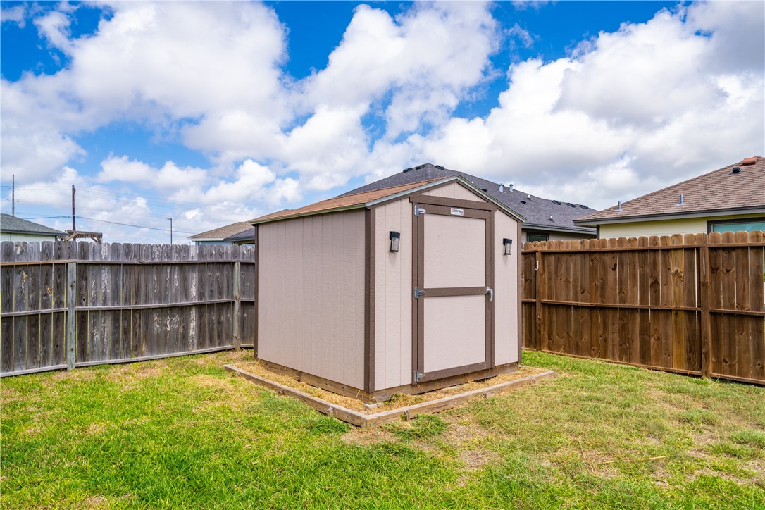 7214 S Lake Bliss Circle Corpus Christi TX 78414