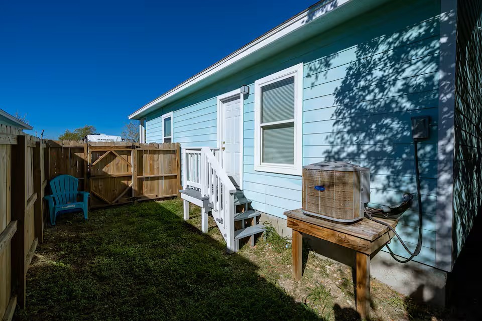 609 W Liberty Street 4 Rockport TX 78382