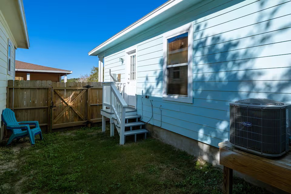 609 W Liberty Street 4 Rockport TX 78382