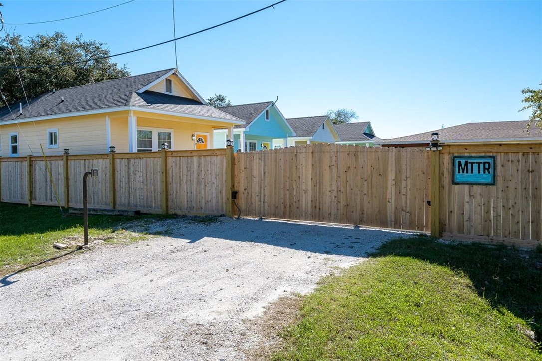 609 W Liberty Street 4 Rockport TX 78382