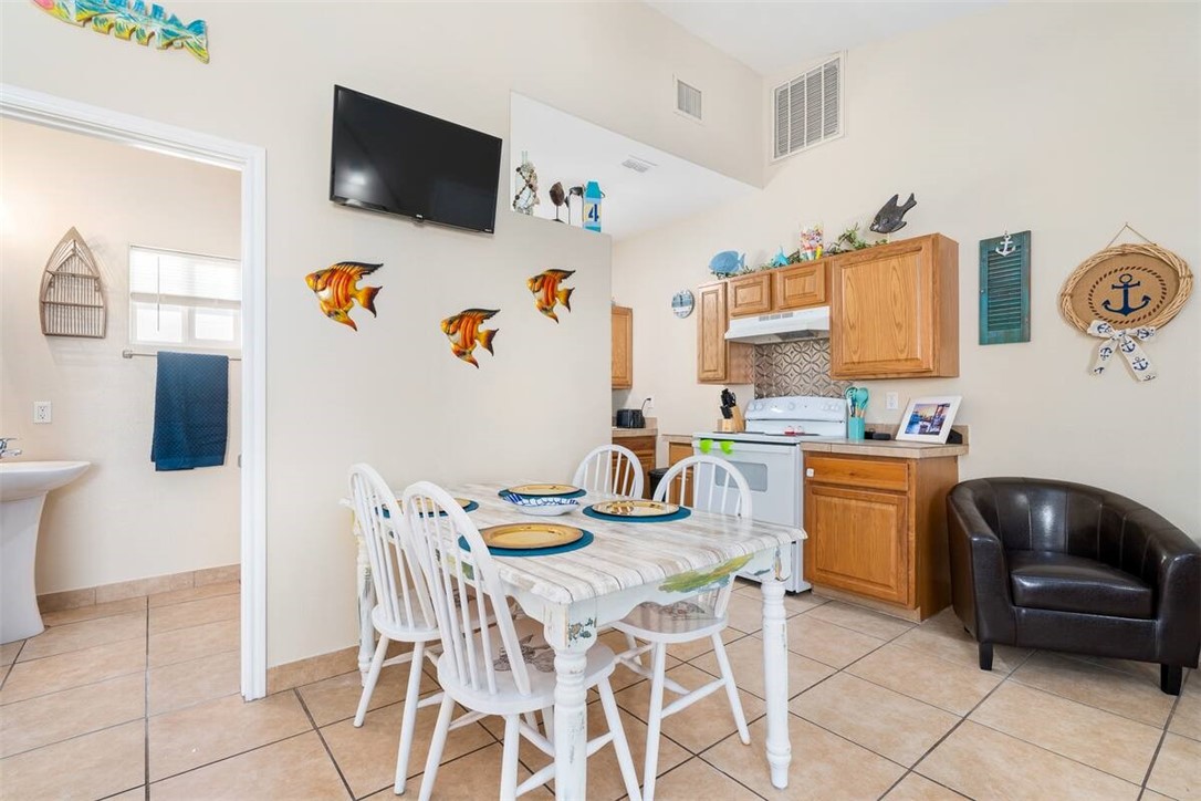 609 W Liberty Street 4 Rockport TX 78382