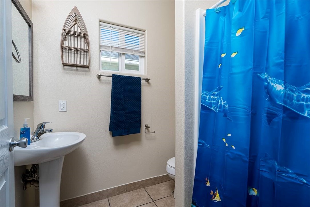 609 W Liberty Street 4 Rockport TX 78382