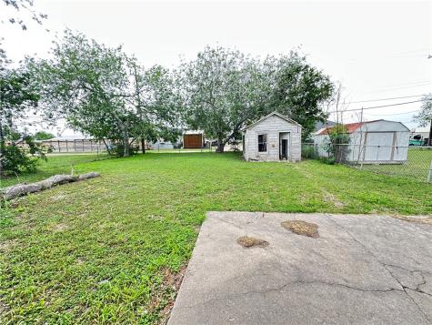 921 Oak Street Taft TX 78390