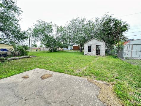 921 Oak Street Taft TX 78390