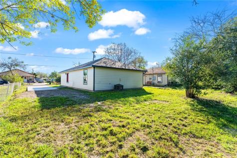 804 Avenue B Sinton TX 78387