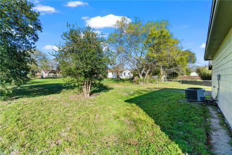 804 Avenue B Sinton TX 78387