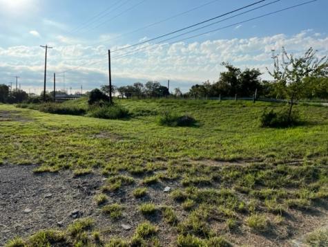 110 & 105 Bickenbach Avenue Mason TX 76856