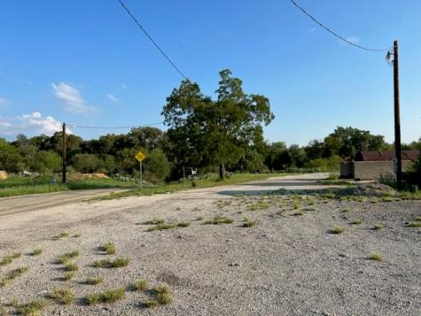 110 & 105 Bickenbach Avenue Mason TX 76856