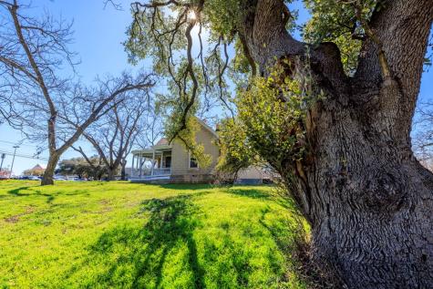 402 S Adams Street Fredericksburg TX 78624