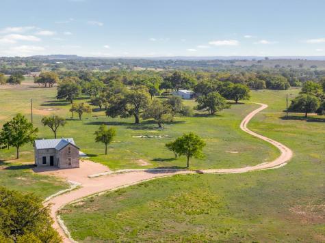 9695 Us Highway 290 Hye TX 78635
