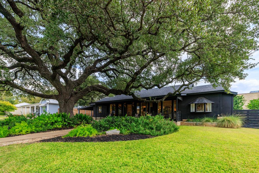 103 N Cherry Street Fredericksburg TX 78624