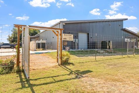 10296 E Us Highway 290 Fredericksburg TX 78624