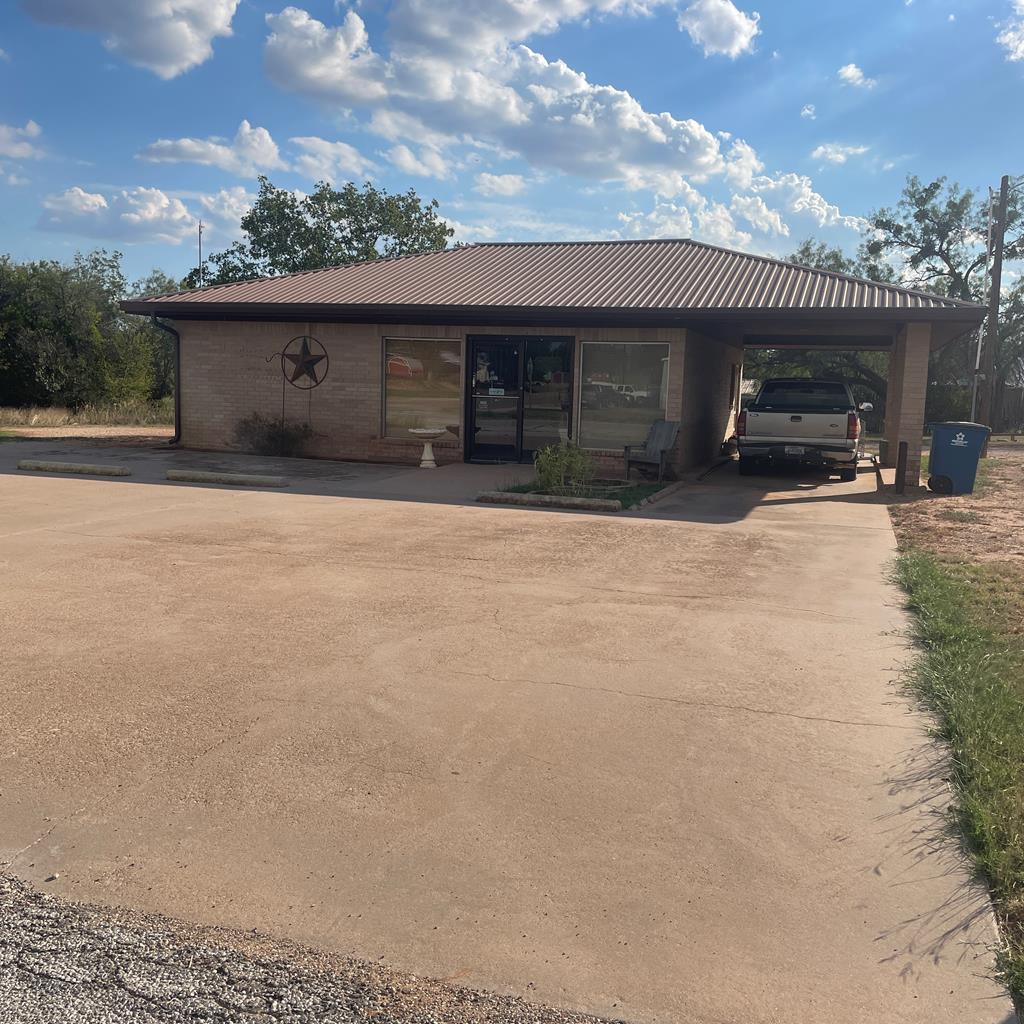401 W 10th Street Robert Lee TX 76945