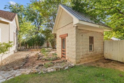104 N Cherry Street Fredericksburg TX 78624