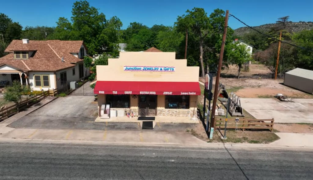 105 N 11th Street Junction TX 76849