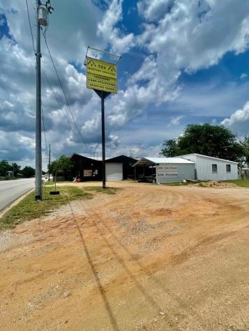 1010 Bessemer Street Llano TX 78643