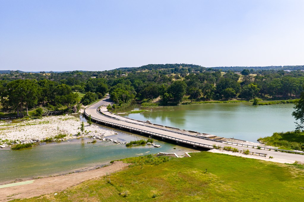 129 Old Ingram Loop Ingram TX 78025