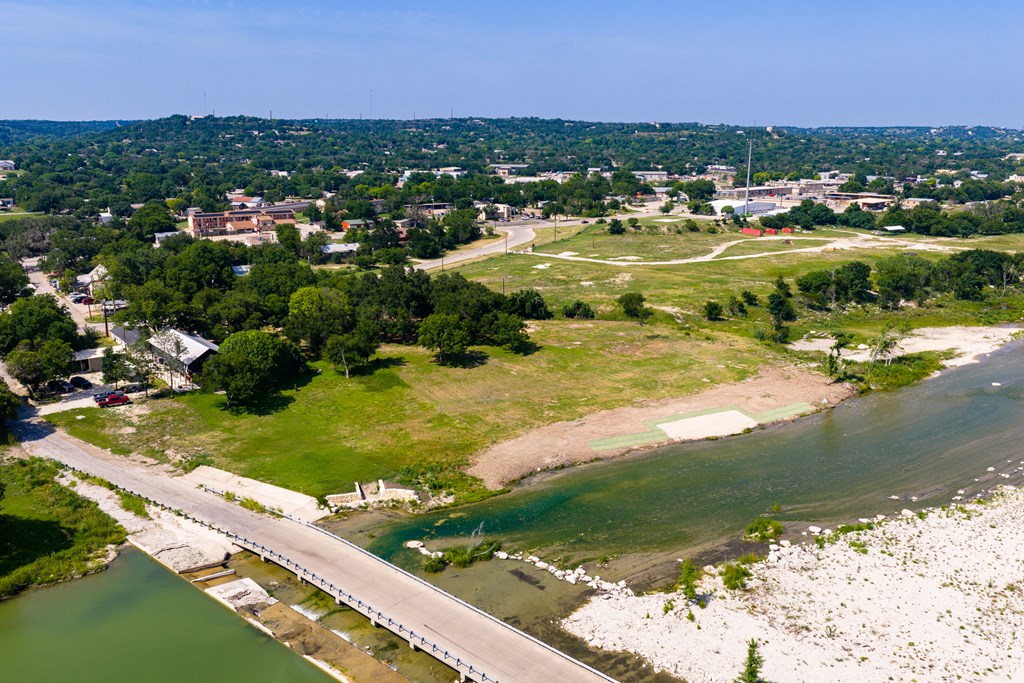 129 Old Ingram Loop Ingram TX 78025
