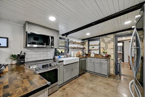 3513 N Us Highway 281 Blanco TX 78606