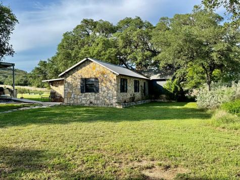 3513 N Us Highway 281 Blanco TX 78606